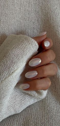 White Chrome Nails, Engagement Nails, Perfect Manicure, Chrome Nail, Smink Inspiration, Makijaż Smokey Eye