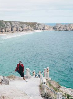 Tips on the best towns in Cornwall worth visiting - plus 10 best things to do in Cornwall, pretty places in cornwall and cute seaside towns in Cornwall perfect for holidays and weekend getaways in England. #uk #britain #seaside #holidays #vacation #beaches #seaviews #prettytowns #thingstodo #edenproject #newquay #tintagel #stmichaelsmount #stives #minacktheatre Fishing Villages, Boat Trips