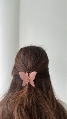 Cute Hair Excessories, Cute Hairclip Aesthetic, Butterfly Hairclips Hairstyles, Aesthetic Hair Clips, Clip Claw, Butterfly Hair Clips, Hair Tie Accessories, Hair Accessories Collection