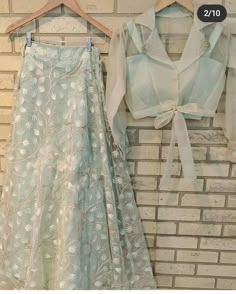 Croptops Lehenga Designs, New Blouse Designs 2023, Latest Fashion Blouse Designs, Designer Dresses Elegant, Simple Lehenga, Fashion Show Dresses, New Blouse Designs