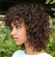 Cute Collarbone Shag For Naturally Curly Hair Short Shag Haircuts, Shag Haircut, Curly Bob Hairstyles, Haircuts For Fine Hair, Curly Hair Cuts, Short Curly Hair, Curly Hairstyle