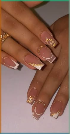 Looking for some flower nail designs? Check out this list of 35+ simple and cute flower nails! Perfect for gel, acrylic, and natural nails. From beautiful French tips to vibrant pink, white, blue, yellow, and green hues, these floral nail designs will add a touch of beauty to your fingertips. Plus: spring nails, summer nails.  (📷 elennailedit IG) Nails With Gold, Acrylic Nails Coffin Pink, Unique Acrylic Nails, Pink Acrylic Nails