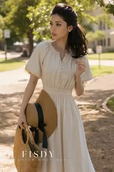 Fisdy - Elegante maxivestido vintage: un encanto de inspiración romántica 40s Mode, Romantic Maxi Dress, Elegant White Dress, French Dress, Elegant Feminine, Cottagecore Dress, Vestidos Vintage, Vintage Maxi Dress, Prairie Dress