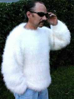 White Fuzzy Sweater Outfits, Teddy Outfit, Lounge Wear Men, Fuzzy Sweater Outfit, Fur Outfit, Fluffy Cardigan, Pullovers Outfit, Fuzzy Coat, Fur Sweater