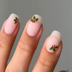 Christmas nail inspo❄️✨🎅🏻 Holly Berry Nail Design, Christmas Nails Decor, Green Holly Nails, Nails With Holly Berry, Mistletoe Nails Simple, Nail Art Design Christmas, Christmas Decor Nails, Christmas Nail Polish Designs, Christmas Holly Nail Art