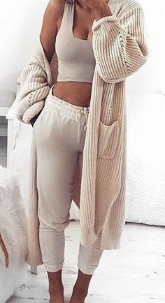 Cozy neutrals. Monochromatic Outfit, Sweatpants Outfit, Chique Outfits, Pastel Outfit, Looks Party, Lazy Day Outfits, Top Outfit, Saint John, Womens Clothes