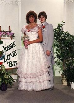 1980 Hairstyles, Adult Prom, 80's Prom, Prom Pics, 80s Girl