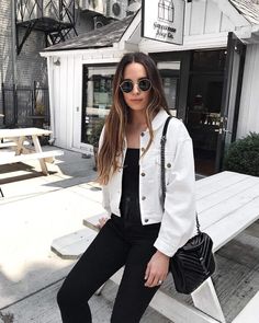 White Jean Jacket Outfits, White Denim Jacket Outfit, White Jacket Outfit, Jean Jacket Outfits, Denim Jacket Outfit, White Jean Jacket, White Denim Jacket, Outfit Trends, White Jacket