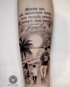 a man with a family tattoo on his arm that reads, memento que las calaverros longe