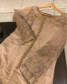 Pakistani Formal Wear, Design Kurta, Pakistani Formal Dresses, Outfits Indian, Pakistani Wedding Outfits, Pakistani Fashion Party Wear, Salwar Kamiz, Red Lehenga, Kurti Designs Party Wear