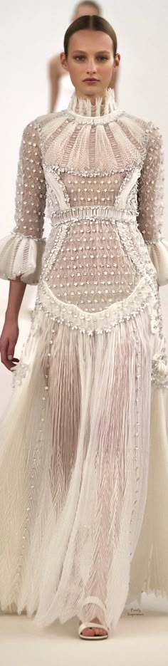 Valentino New York Haute Couture Fashion Show 2014 Mode Tips, Zuhair Murad, Gorgeous Gowns, Looks Style, Beautiful Gowns, Fashion Details, Dream Dress, Couture Fashion, Look Fashion