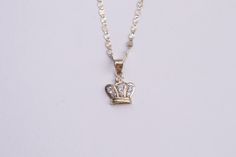 14K Yellow Gold King Crown CZ Pendant / 14K Solid Gold King Crown Charm / Heavue / 14K Solid Gold Valentino Chain Necklace * Metal : 14k Gold * Condition : Brand New * Finish : Polished * Avg Weight: 1.44g * Gemstone: Cubic Zirconia RETURNS & EXCHANGES I gladly accept returns, exchanges, and cancellations Contact me within: 3 days of delivery Ship items back within: 7 days of delivery Request a cancellation within: 24 hours of purchase The following items can't be returned or exchanged Because o Gold King Crown, Crown Charm, King Crown, Kings Crown, Cz Pendant, Metal Necklaces, Rings Statement, Statement Rings, Solid Gold