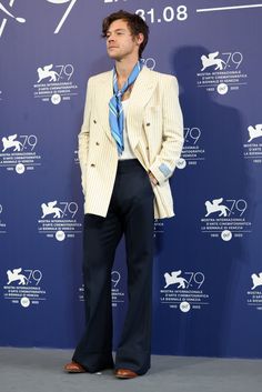 Harry Styles Gucci, Kaptan Jack Sparrow, Victoria Silvstedt, Harry Styles Outfit, Jon Kortajarena, Valentino Couture, Outfits Hombre, Celebrity Look Alike, Venice Film Festival