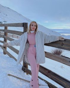 @kristalloff Cute Skiing Outfit, Snow Princess, Snow Outfit, Skiing Outfit, Junior Outfits, Poses For Pictures, Winter Fashion Outfits, Travel Style