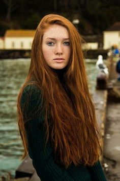 Women With Freckles, Glowing Radiant Skin, Luscious Hair, Natural Beauty Tips, Long Red, Photos Of Women, Ginger Hair, 인물 사진