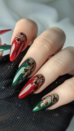 50+ Christmas Nails So Festive, Rudolph Might Ask for Tips! 🎅💅 Get into the holiday spirit with these Christmas Nails that are nothing short of magical! From Christmas Gel Nails to Christmas Nails Acrylic, there's a festive style for everyone. 🎄✨ If you’re looking for Cute Christmas Nails or Christmas Nails Easy to DIY, this collection has got your Nagel Inspo covered. Try some classic Red Christmas Nails or go for whimsical Candy Cane Nails for that sweet holiday touch. Explore stunning Nail... Holiday Manicure, Christmas Tree Nails, Red Christmas Nails, Winter Nails Acrylic, Cute Christmas Nails