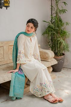 Desi Fashion Casual, Dress Design Patterns, Desi Clothes, Beautiful Dress Designs