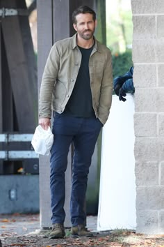 Ryan Reynolds Suit, Ryan Reynolds Street Style, The Adam Project, Mens Coats Casual, Dapper Suits, Puffer Jacket Outfit, Masc Fashion