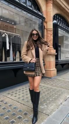 Boots 2022, Outfits Paris, Cute Skirt Outfits, Europe Outfits, Winter Fashion Outfits Casual, London Outfit, Cute Skirt, Paris Outfits, Looks Chic