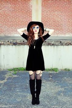 black dress.ripped tights. Rock Dress, Orange Sunglasses, Punk Rock Outfits, Goth Outfit, Punk Dress, Street Style Grunge, Witch Fashion, Witchy Fashion