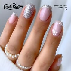 Click here to view more Fofosbeauty Press On Nails at lower price! Limited Edition Christmas Design Nails Decoration are here, with glossy extra-long stiletto shaped nails! Spare yourself a schlep to the salon with DIY false nails that also save you time and money. Wickedly chic one-of-a-kind manicures will make you look spellbindingly beautiful in a snap. Created exclusively for Fofosbeauty by top professional nail artists and social influencers, you wont find these styles anywhere else. Fofosb Holiday Nails Inspiration, Pre Christmas Nails, Natural Christmas Nails, Nails Press, Christmas Gel Nails, Cute Christmas Nails, Nails Tips, Snowflake Nails, Christmas Nails Acrylic