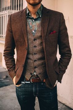 Patterns make a difference. Vest - J.Crew - Ludlow Herringbone Wool “Harvest” Shirt - J.Crew - Slim Washed-Out Floral “Overdye Green” Gentleman Mode, Mens Fashion Blog, Blazer Jeans, Mens Fashion Fall, Style Inspiration Fall, Sharp Dressed Man, Mens Fall, Brown Jacket, Well Dressed Men