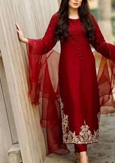 A finishing touch to the feminine feel ✨ Costumize,bridal formula, party dress. DM for price order 03488249928 watsapp Groom Dresses, Pakistani Bridal Dresses, Designer Party Wear Dresses