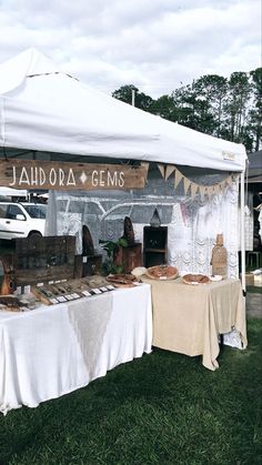 there is a tent that has some food on the table and it says jadidraa gems