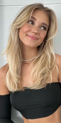 Cute Hair Cuts Medium Long, Hair With Layers And Curtain Bangs, Haircut Curtain Bangs And Layers, Small Layers Medium Hair, Layered With Curtain Bangs Medium Hair, Haircut Inspo Long Layered, Hair Cuts Medium Length Layers 2024, Haircuts Women 2024, Certain Bangs Long Hair