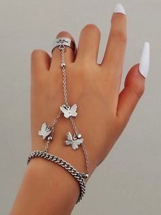 قلادات متدلية, Hand Chain Jewelry, Edgy Jewelry, Pretty Jewelry Necklaces, Magical Jewelry, Jewelry Accessories Ideas, Girly Accessories, Fancy Jewellery, Hand Chain