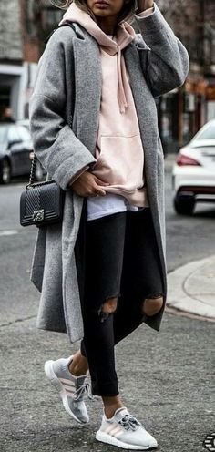 Street Style Fall Outfits, Black Ripped Jeans, Double Denim, Trendy Street Style, Autumn Street Style, Winter Trends