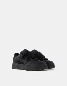 Men’s chunky skater sneakers - Men Bershka Shoes, Bershka Men, Skater Shoes, Basket Noir, Black Shoes Men, Streetwear Shoes, Chunky Trainers, Chunky Shoes, Trending Boots