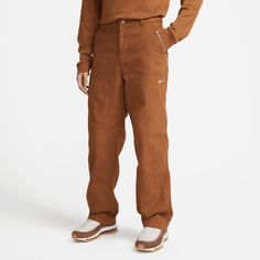 Style No. DQ5179-270 Color: Ale Brown/White Loose fit for a roomy feel. Zipper fly. Belt loops. 100% Cotton. These rough-and-ready trousers are made with reinforced front panels and heavyweight canvas out of respect for the uniform of yesteryear's workforce. Woven cotton canvas and reinforced front panels add structure and durability. 6-pocket layout gives you a place to stash all your things. Nike Life Men's Double Panel Pants. Nike Sportswear Mens, Nike Brown, Pants Nike, Chino Pants Men, Nike Models, Utility Pants, Golf Pants, Khaki Chinos, Cotton Pants