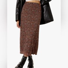 Brown Ditsy Floral Skirt The Color In The Stock Photo Is More Accurate. It’s Like A Brownish/Dark Purple-Ish Color (To Me Anyways ) Size Small Rok Midi, Long Skirt Casual, Long Floral Skirt, Long Skirt Summer, Floral Print Midi Skirt, Plaid Pleated Skirt, Leopard Print Skirt, Skirts Midi High Waisted, Stil Elegant