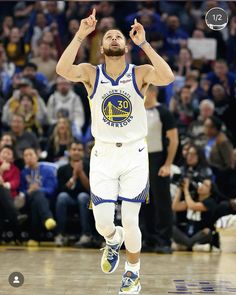 the golden state warriors'stephen curry celebrates his team's win over the denver nuggies