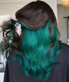 Hidden Hair Color, Peekaboo Hair Colors, Dark Green Hair, Green Hair Dye, Girly Hair, Split Dyed Hair, Hair Color Underneath, Peekaboo Hair, Teal Hair