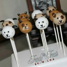 there are many cake pops with animals on them