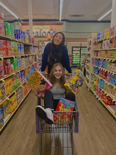 Grocery Cart Aesthetic, Aesthetic Friend Pics, Aesthetic Cereal, Grocery Store Aesthetic, Cart Aesthetic, Cereal Aisle, Aesthetic Friend, With Friends Aesthetic, Store Aesthetic