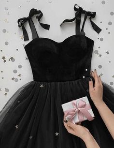 Contact+us:+lisamony@outlook.com Please+left+message+what+color+you+need+when+you+order+it.Besides+the+picture+color,+you+can+also+choose+any+color+you+want. A+line+black+top+velvet+tulle+prom+dresses+ Processing+time:+12-21+business+days Shipping+Time:+3-5+business+days "Fabric:Tulle,... Hot Prom Dress, Tulle Sleeves, Black Prom, Tulle Prom Dress, Black Prom Dresses, Prom Dresses Lace, Prom Dresses Blue, Custom Dresses, Evening Dresses Prom