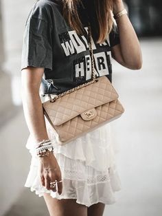 Frühling Outfits, Hobo Bag Outfit, Chanel Bag Outfit, Bags Wishlist, Gorgeous Handbags, Dream Wishlist, Chanel Beige, Photography Bags