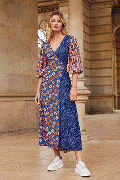 Midi Evening Dresses, Dress And Sneakers Outfit, Daisy Print Dress, Midi Dresses For Women, Evening Midi Dress, Sneaker Outfits, Spring Mood, Ladies Shirt, Wrap Midi Dress