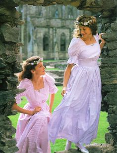 The Cult British Brand of Diana's Iconic 80s Look is Ready for a Comeback Laura Ashley Clothing, Laura Ashley 80s, Laura Ashley Vintage Dress, Laura Ashley Fashion, Jessica Mcclintock Dress, 80s Look, Laura Ashley Dress, Robes Vintage, Diana Fashion