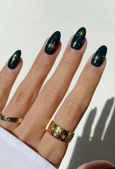 Dark Green Nails, Green Nail Designs, Gold Nail, Dark Nails, Star Nails, Xmas Nails, Christmas Nail Designs