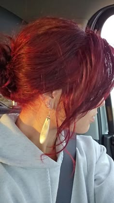 Red Bleached Hair, Mid Length Red Hair With Layers, Dark Red Hair With Blonde Peekaboos, Peekaboo Red Hair, Alt Red Hair, Faded Red Hair, Red Hair Winter, Red Hair Dyed