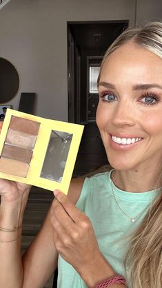 Erin Allan / Makeup tips | SAVE so you can try this!! If you have under eyes bags/discoloration, here’s a really easy and cool trick to minimize them! Use a light... | Instagram Crockpot Potatoes, Puffy Eyes Remedy