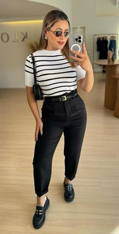 Classy Tomboy Outfits Minimal Chic, Casual Office Outfits Women Sneakers, Summer Professional Outfit, Bussines Casual Woman, Semi Formal Mujer, Cute Office Outfits, Fashionable Work Outfit, Look Office, Luxury Photography