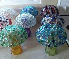 Yard Decoration Ideas, Art Mushrooms, Glassware Garden Art, Yard Art Crafts, Lights For Garden, Glassware Crafts, Garden Decoration Ideas, Mushroom Crafts, Garden Mushrooms