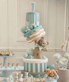 1st Birthday Party Cake, Teddy Bear Cake One Year, First Birthday Boy Cake, Tort Baby Boy, First Birthday Cake Boy, Teddy Bear Cake, Bear And Balloon Cake, Birthday Cake Teddy Bear, Cake Bear Baby Boy