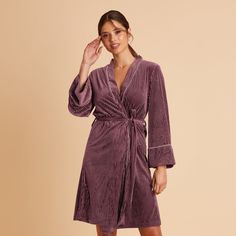 Fall and winter bridesmaids, get cozy! We love the jewel-toned hues of these plush velvet robes with modern ribbed detailing to add some luxe feels to your bridal suite. Bundle up while you get ready for the most dreamy cold-weather nuptials in wrap-style robes that say 'were the most refined bridesmaids around.' Birdy Grey Bridesmaid Robe, Winter Wedding Bridesmaid Robes, Grey Bridesmaid Robes, Winter Bridesmaids, Rose Got, Birdy Grey, Velvet Kimono, Bridal Party Robes, Dark Rose