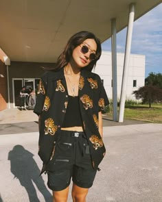 "Minha musa da vida é a Peggy Gou, ela é uma DJ coreana sucesso na cena eletrônica e os looks dela são impecáveis e cheios de atitude!" Giulia Coronato Peggy Gou Rue Outfits, Mode Harajuku, Lesbian Outfits, Pastel Outfit, Tomboy Outfits, Tomboy Style Outfits, Outfit Trends, Kate Hudson